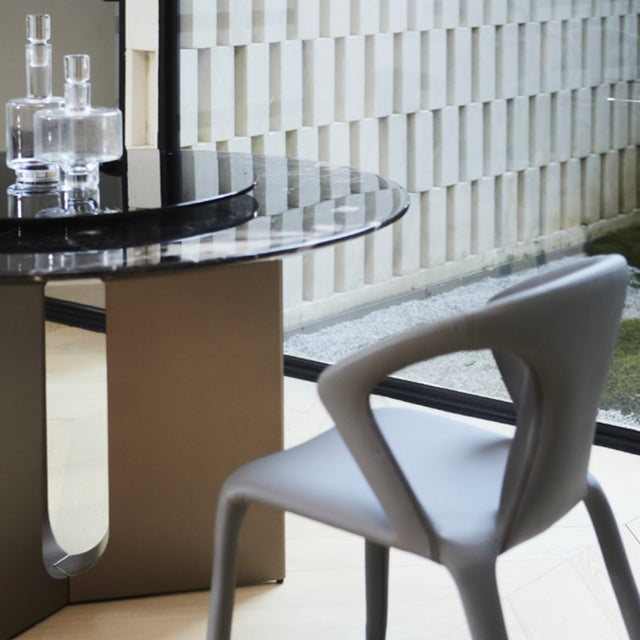 Bay dining table
