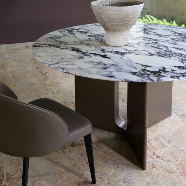 Bay dining table